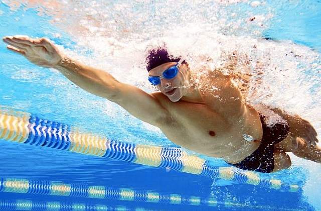 Анонс фото Польза плавания в бассейне для здоровья и фигур: стили и преимущества