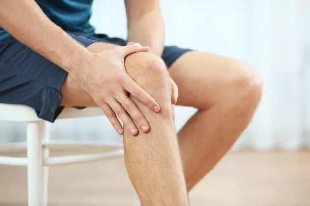 Анонс фото Почему болят колени после тренировки: причины, симптомы, пути решения