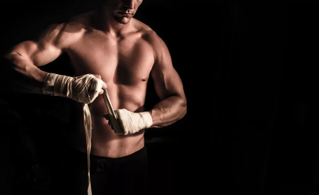 1637981444_2-sportishka-com-p-bokser-na-chernom-fone-krasivie-sportivnie-2.png